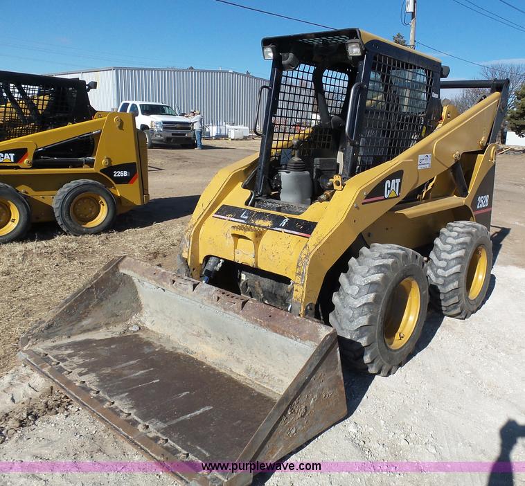 2007 Caterpillar 252B skid steer - J6825