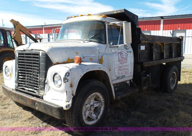 1972 International Loadstar dump truck - J7276