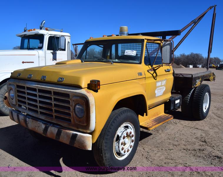 1973 Ford F750 gin pole truck - K8680