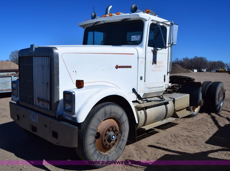 1988 International F9370 semi truck - K8681