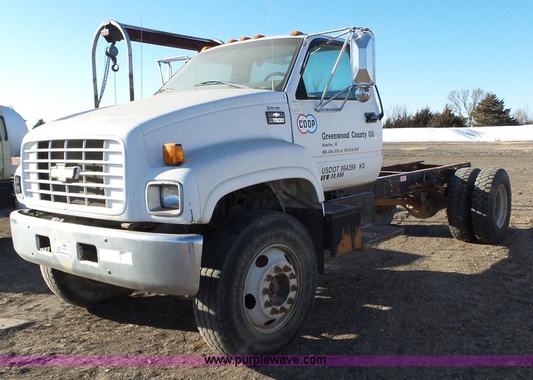 1998 Chevrolet C7500 truck cab and chassis - L6255