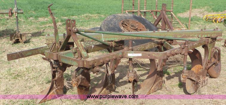 John Deere four bottom plow - AV9832