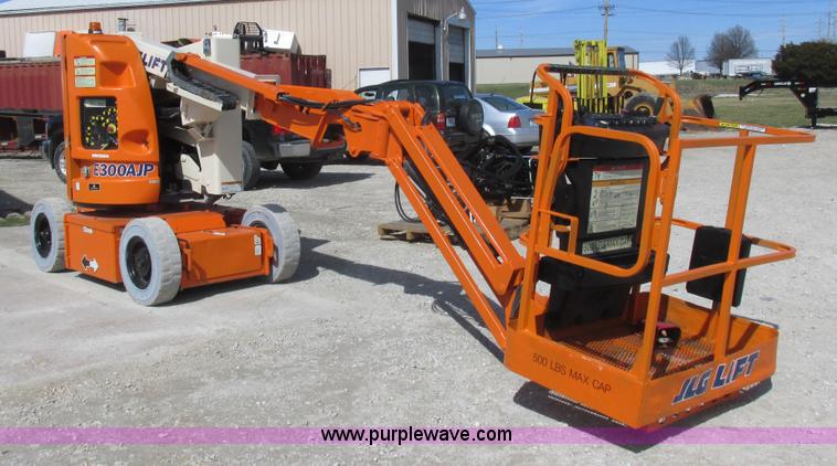 2006 JLG E300AJP boom lift - L7151