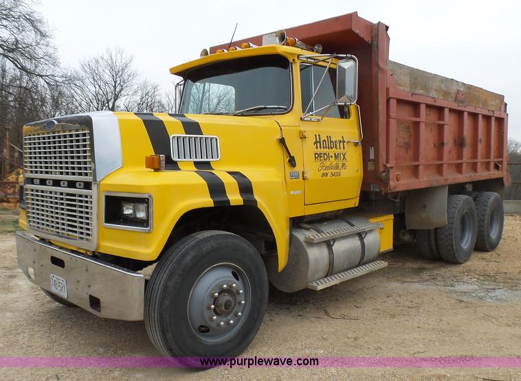 1984 Ford LTL9000 dump truck - BG9125