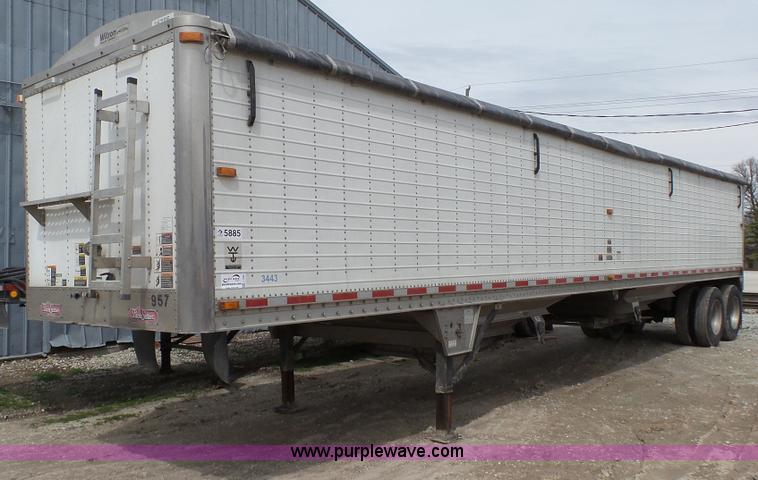 2007 Wilson double hopper grain trailer - L1342