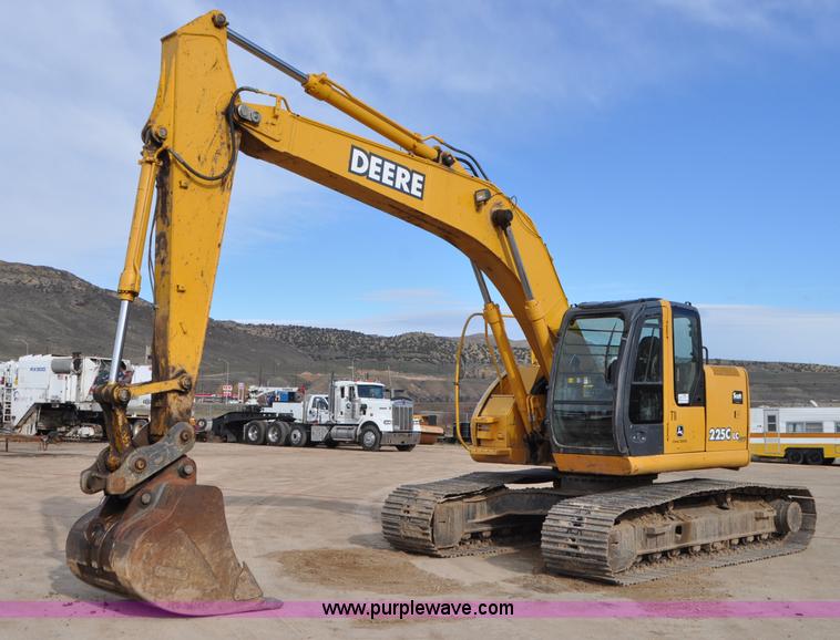 2006 John Deere 225C LC excavator - G7337
