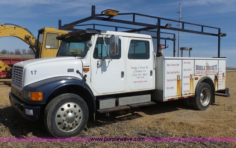 2002 International 4700 service truck - J1673
