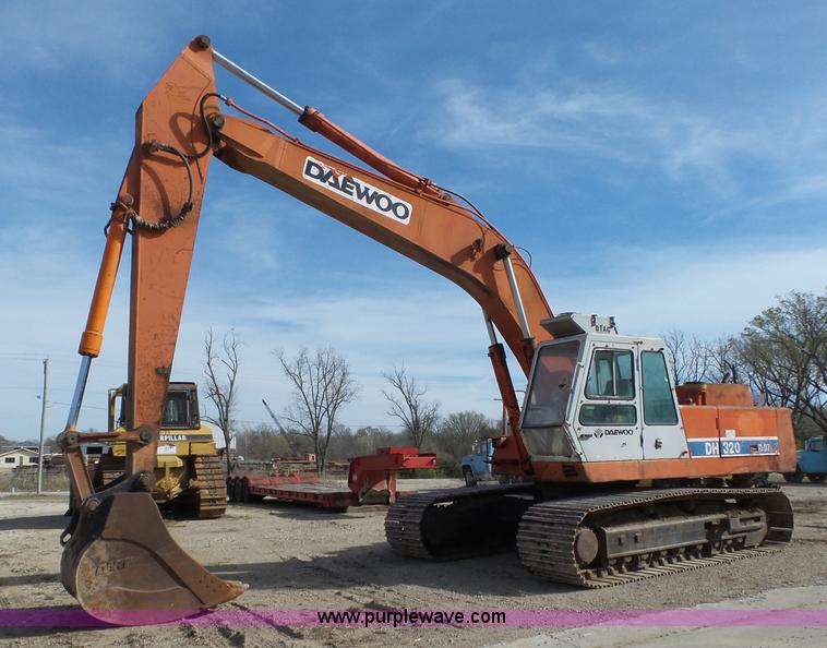 1995 Daewoo DH320 excavator - L6287