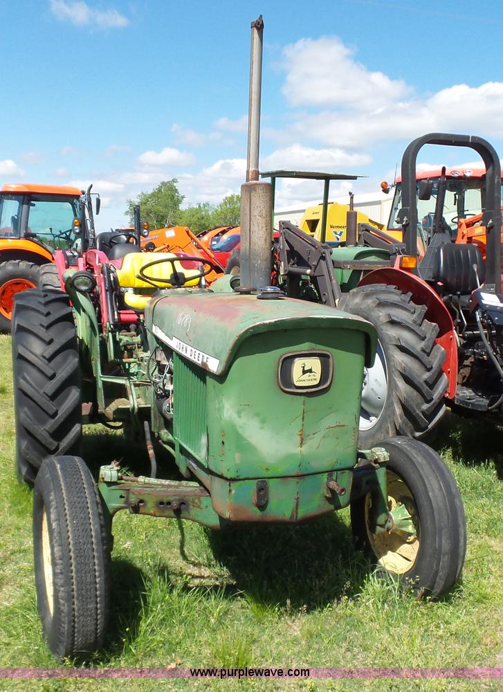 John Deere 820 tractor - L5807