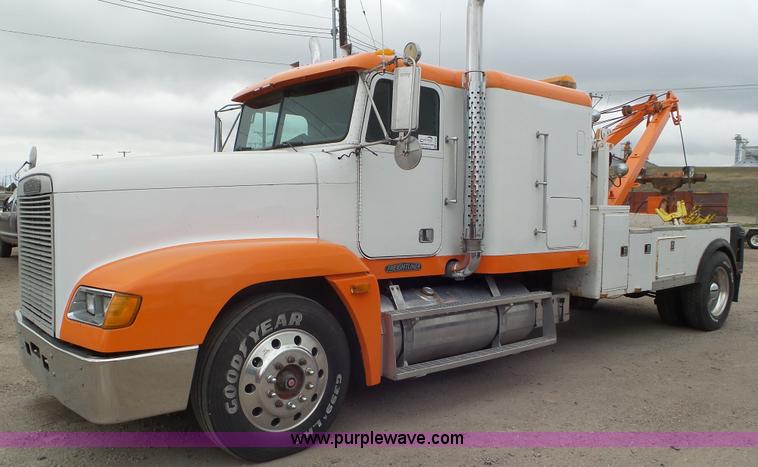1993 Freightliner FLD tow truck - K6766