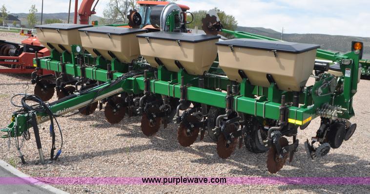 2012 Great Plains YP825A-0830 planter - G7369
