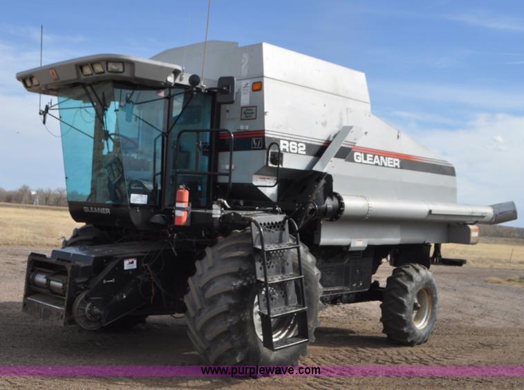 2000 Gleaner R62 combine - G7283