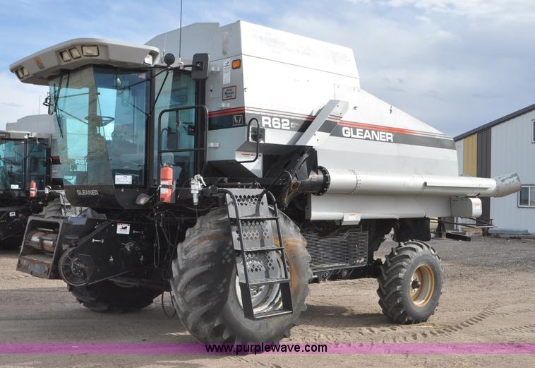 2000 Gleaner R62 combine - G7284