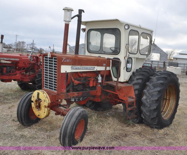 International 1265 tractor - G7295