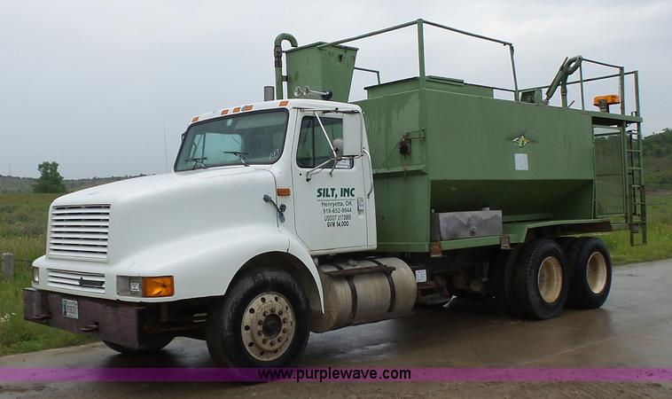 1996 International 8200 hydro mulcher truck - K7171