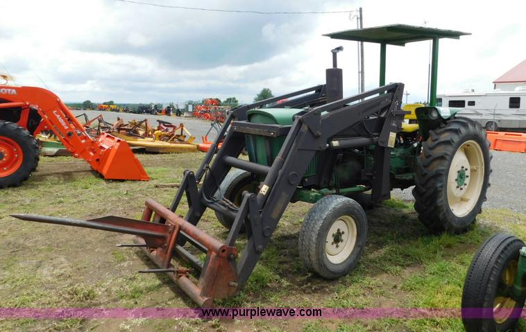 John Deere 2120 tractor - L5877