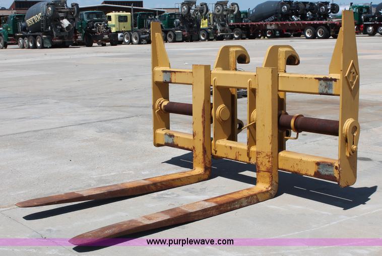 Pemberton 6266 loader pallet forks - K8802