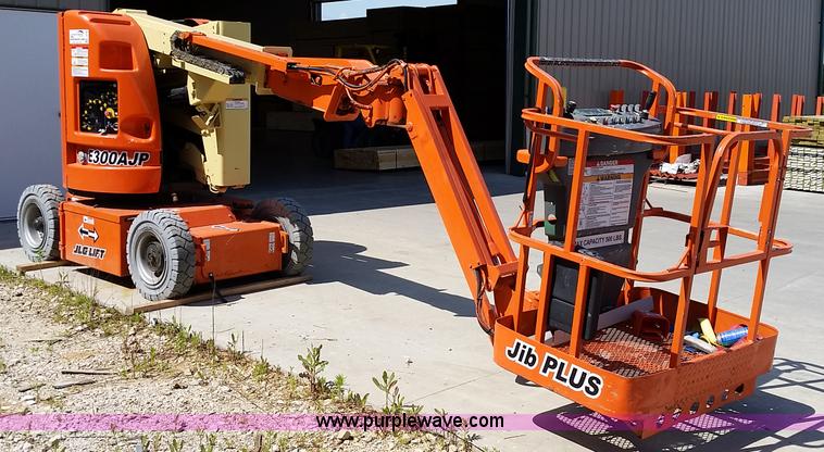 2002 JLG E300AJP boom lift - L2778