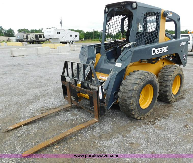 2011 John Deere 328D skid steer - L5849