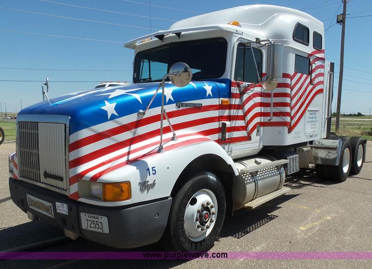 1996 International 9600 semi truck - J6040