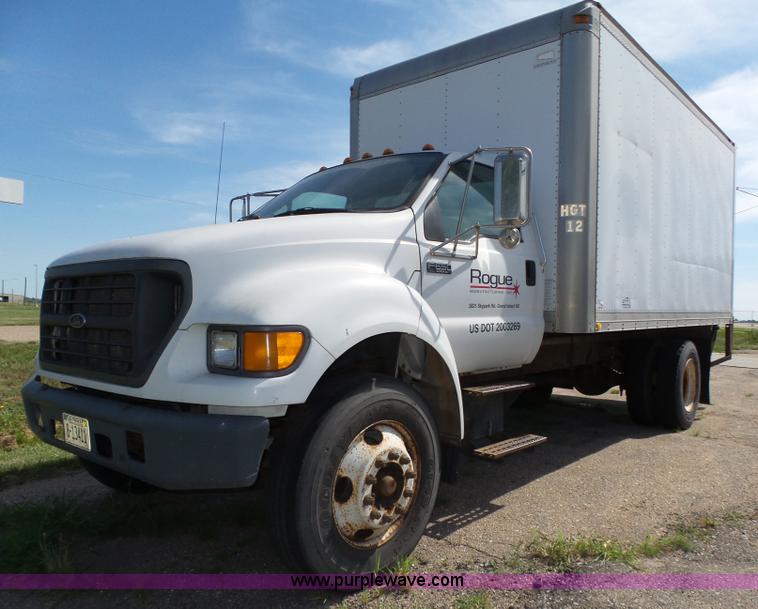 2000 Ford F650 XL box truck - K8427
