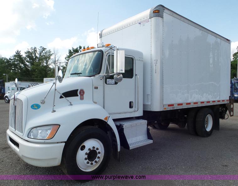 2009 Kenworth T270 box truck - L6823