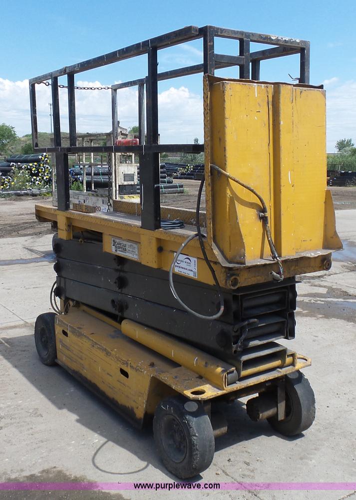 Grove SM2633 scissor lift - J1656