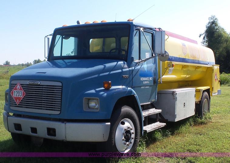 2002 Freightliner FL70 fuel truck - K3481