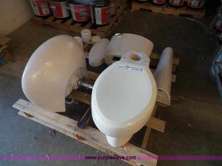 Kohler Rosewood sink and toilet - BG9296