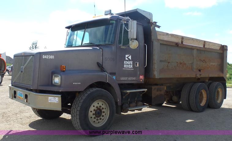 1997 Volvo WG dump truck - J1651