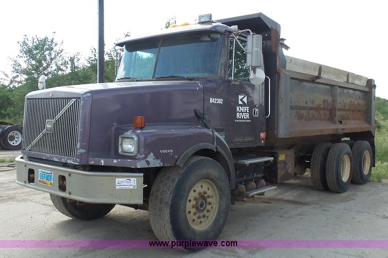 1997 Volvo WG dump truck - J1652