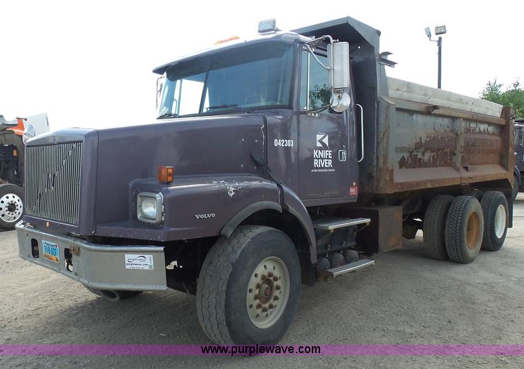 1997 Volvo WG dump truck - J1653