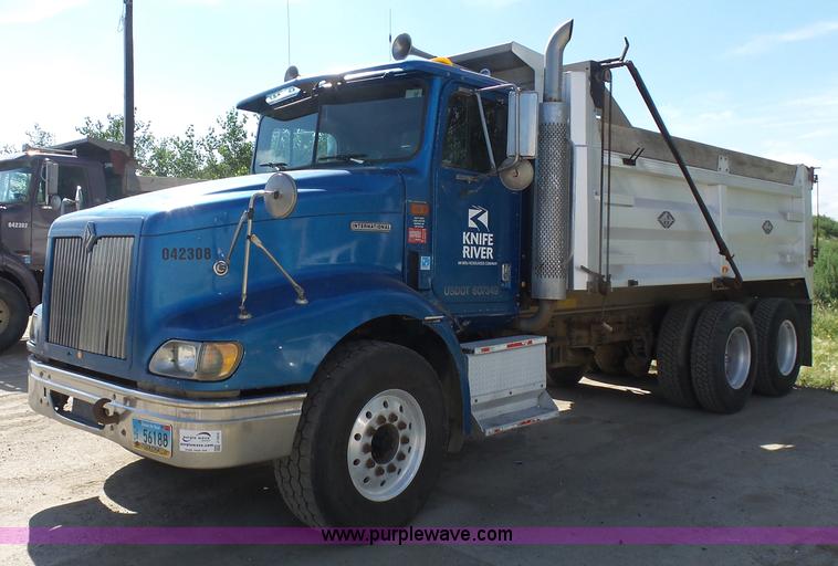 1999 International 9200 dump truck - J1654