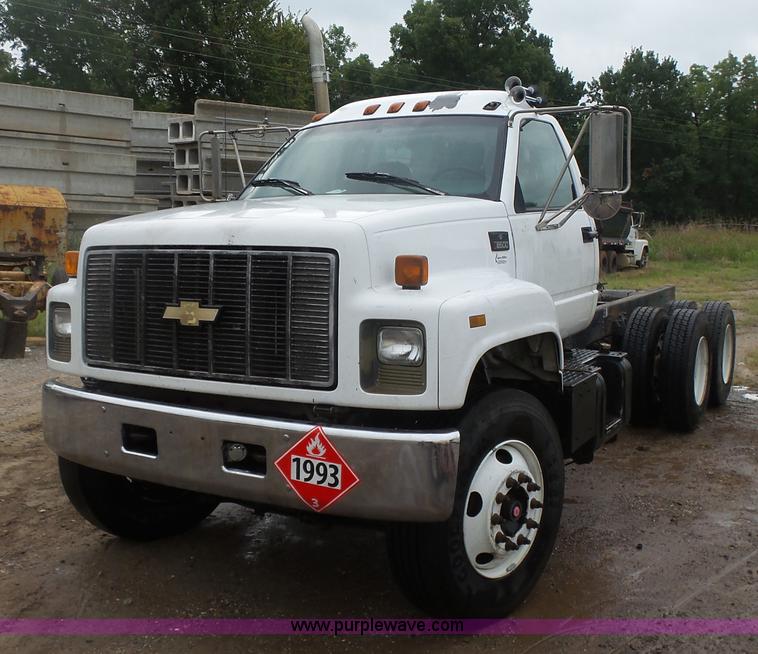 1999 Chevrolet C8500 truck cab and chassis - L4765