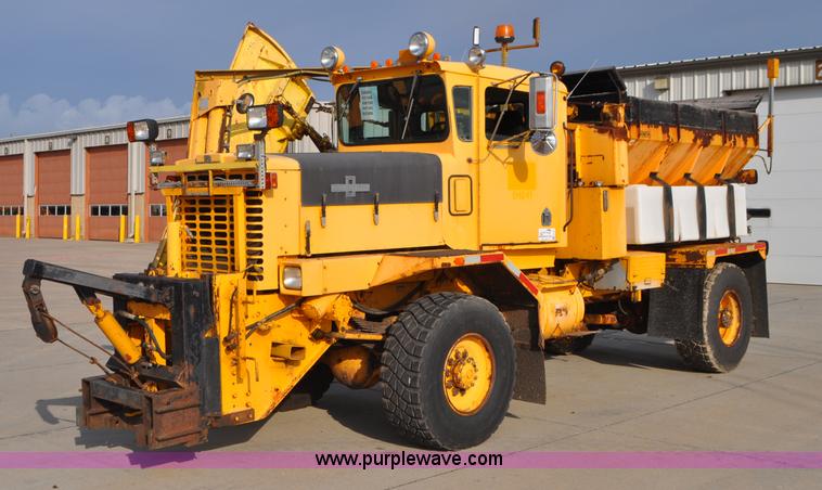 1989 Oshkosh P25261 plow/spreader truck - G7431