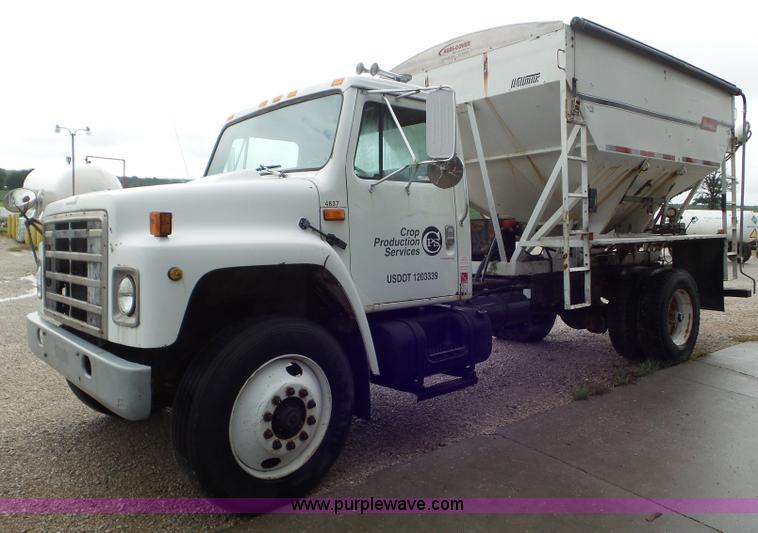 1985 International tender truck - CC9971