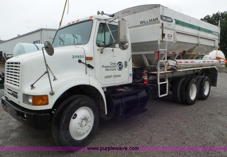 2001 International 8100 tender truck - L6945