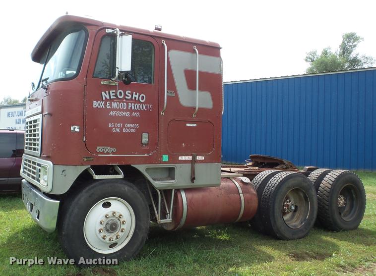 1982 International CO-9670 semi truck - AG9422
