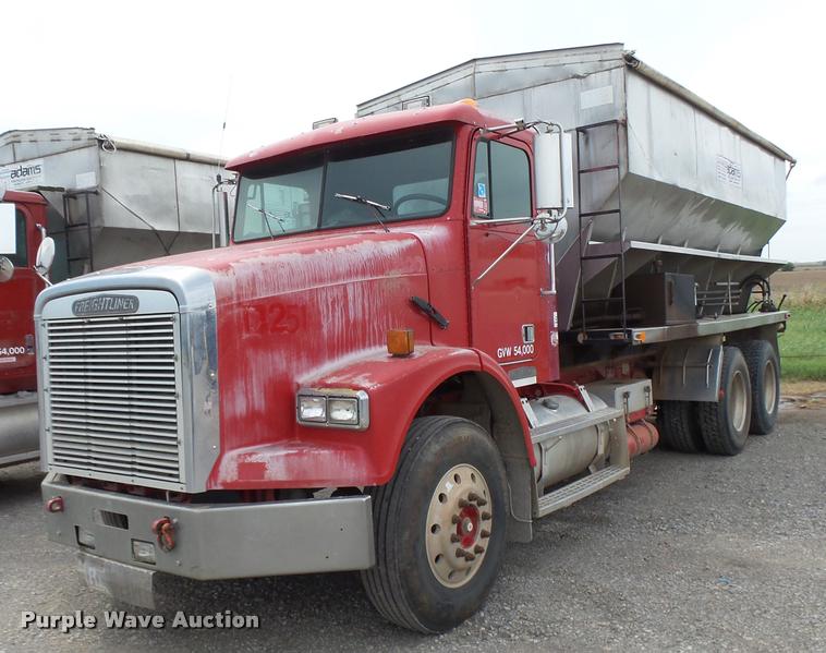 1994 Freightliner FLD112SD fertilizer delivery truck - K3009