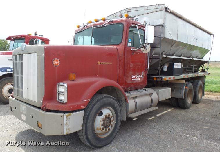 1990 International 9300 fertilizer delivery truck - K3010