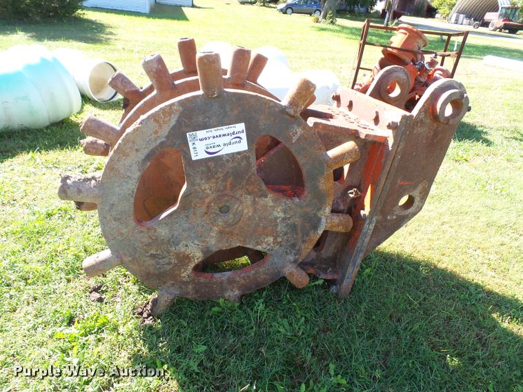 Barone excavator wedge/spike roller attachment - K8171