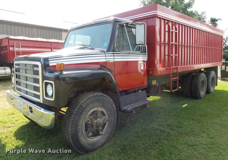 1978 International F1924 grain truck - AL9116