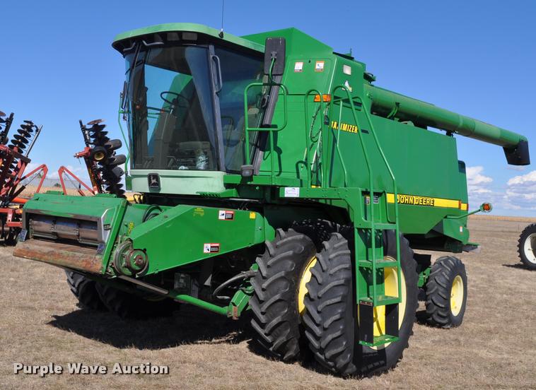 1998 John Deere 9610 combine - G7498