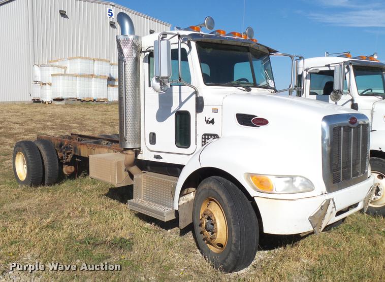 2009 Peterbilt 335 truck cab and chassis - L3308
