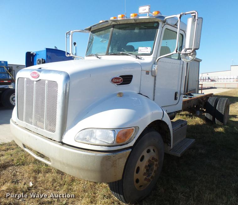 2007 Peterbilt 335 truck chassis - L3309