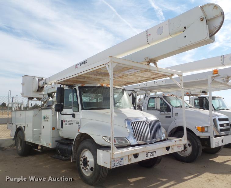 2007 International DuraStar 4300 bucket truck - DB3569