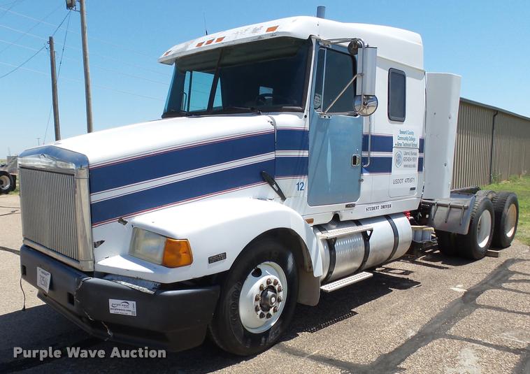 1990 Volvo WIA semi truck - J6041
