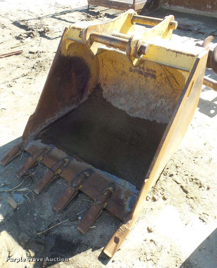 Caterpillar backhoe bucket - BW9094