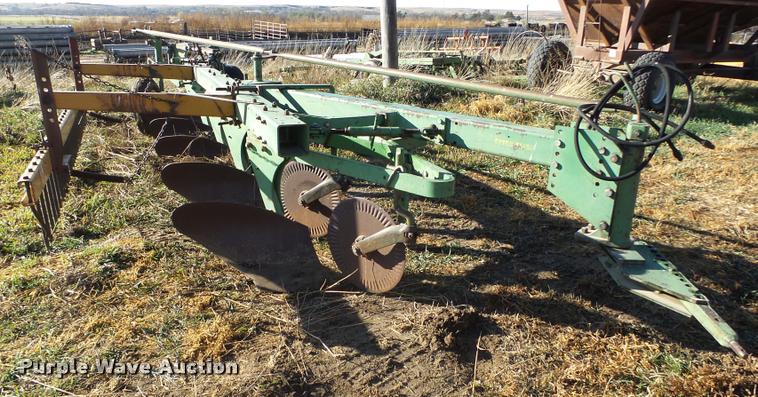 John Deere five bottom plow - L4136