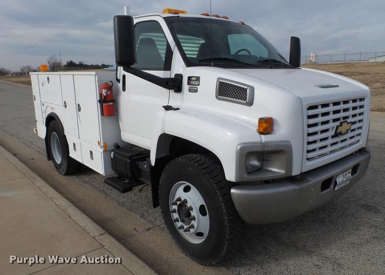 2003 Chevrolet C7500 service truck - L1747